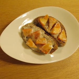 パン耳でも❤柿＆水切りヨーグルトのトースト♪
